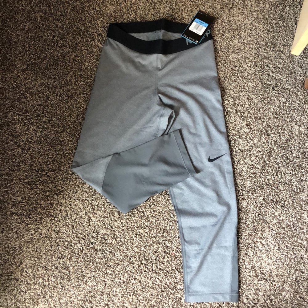 Nike pro - dry fit Capri workout pants